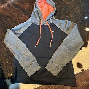 Women’s Barely Worn UA sweatshirt